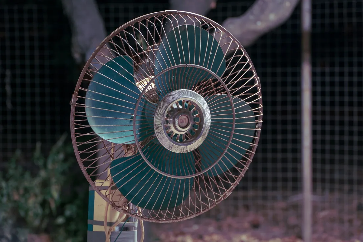 青い羽根のある扇風機